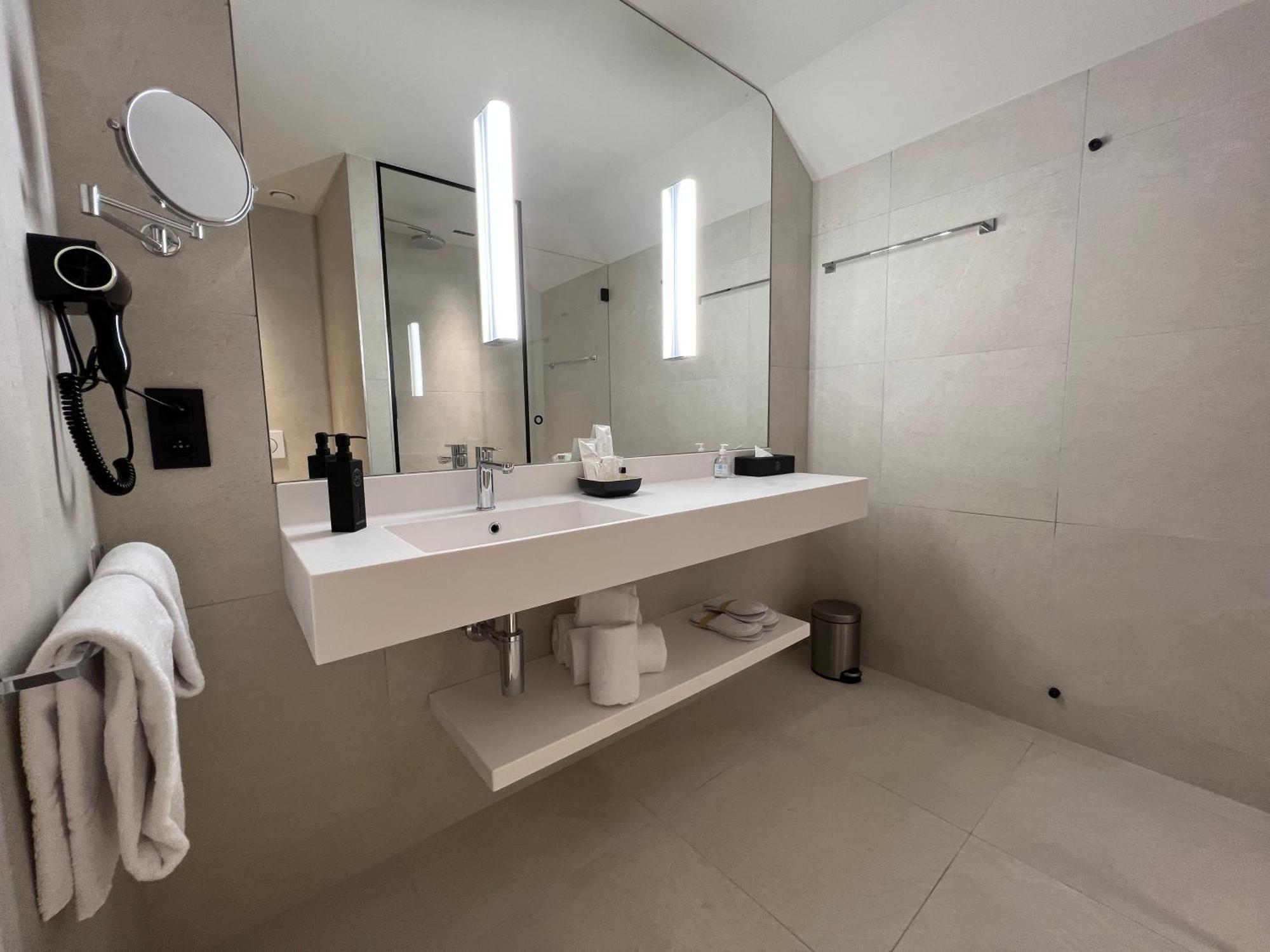 Opo Hotel Брюссель Экстерьер фото